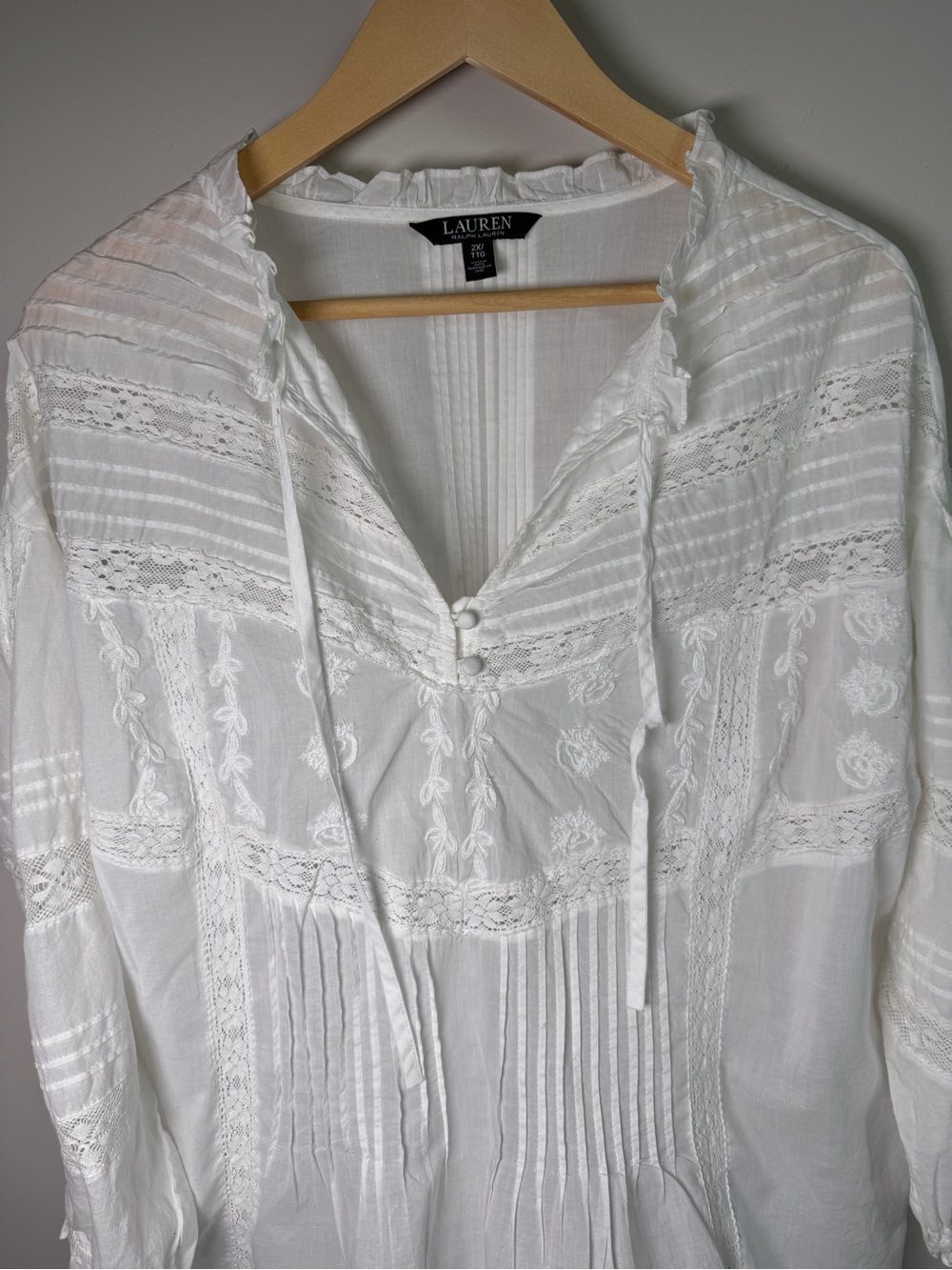 Ralph Lauren White Lace Pintuck Cotton Tunic Top - small rip in the seam. - Picture 2 of 10